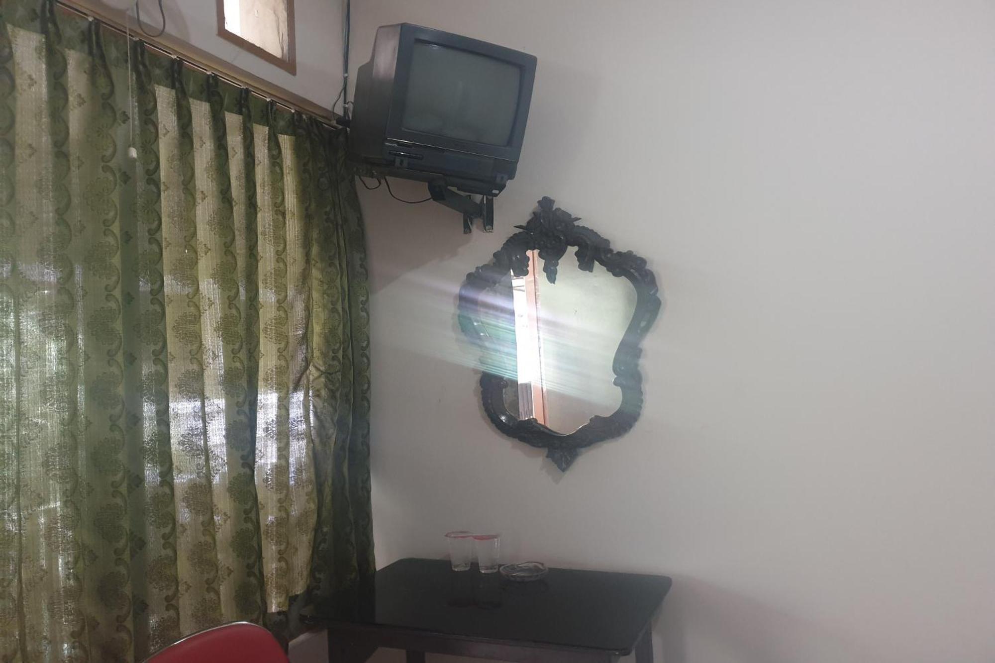 SPOT ON 2090 Ratna Backpacker Syariah Hotel Probolinggo Bagian luar foto
