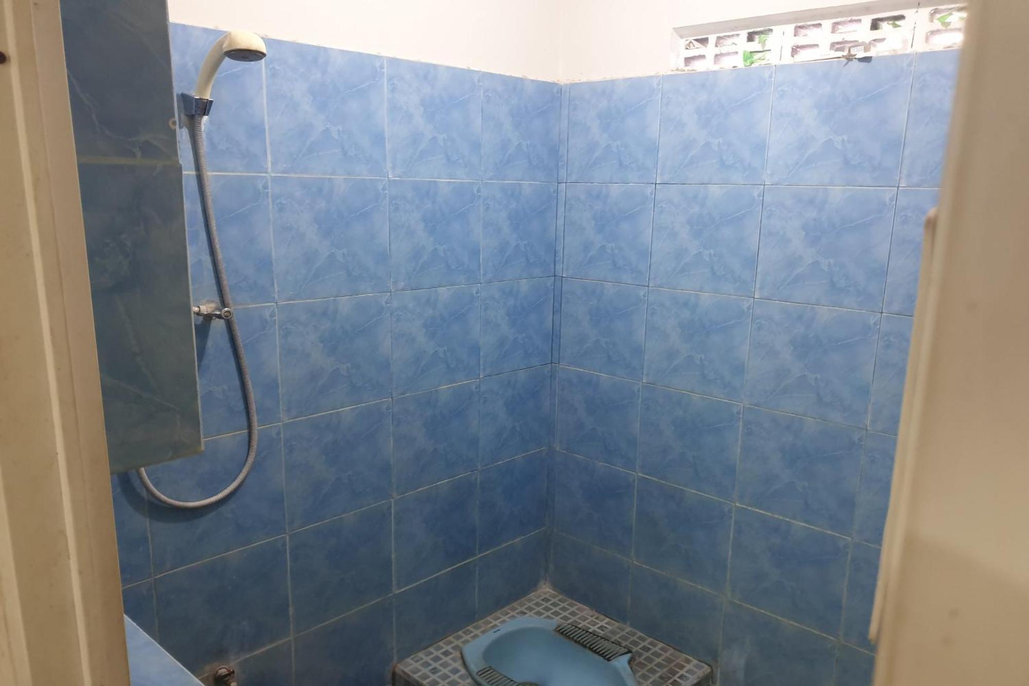 SPOT ON 2090 Ratna Backpacker Syariah Hotel Probolinggo Bagian luar foto
